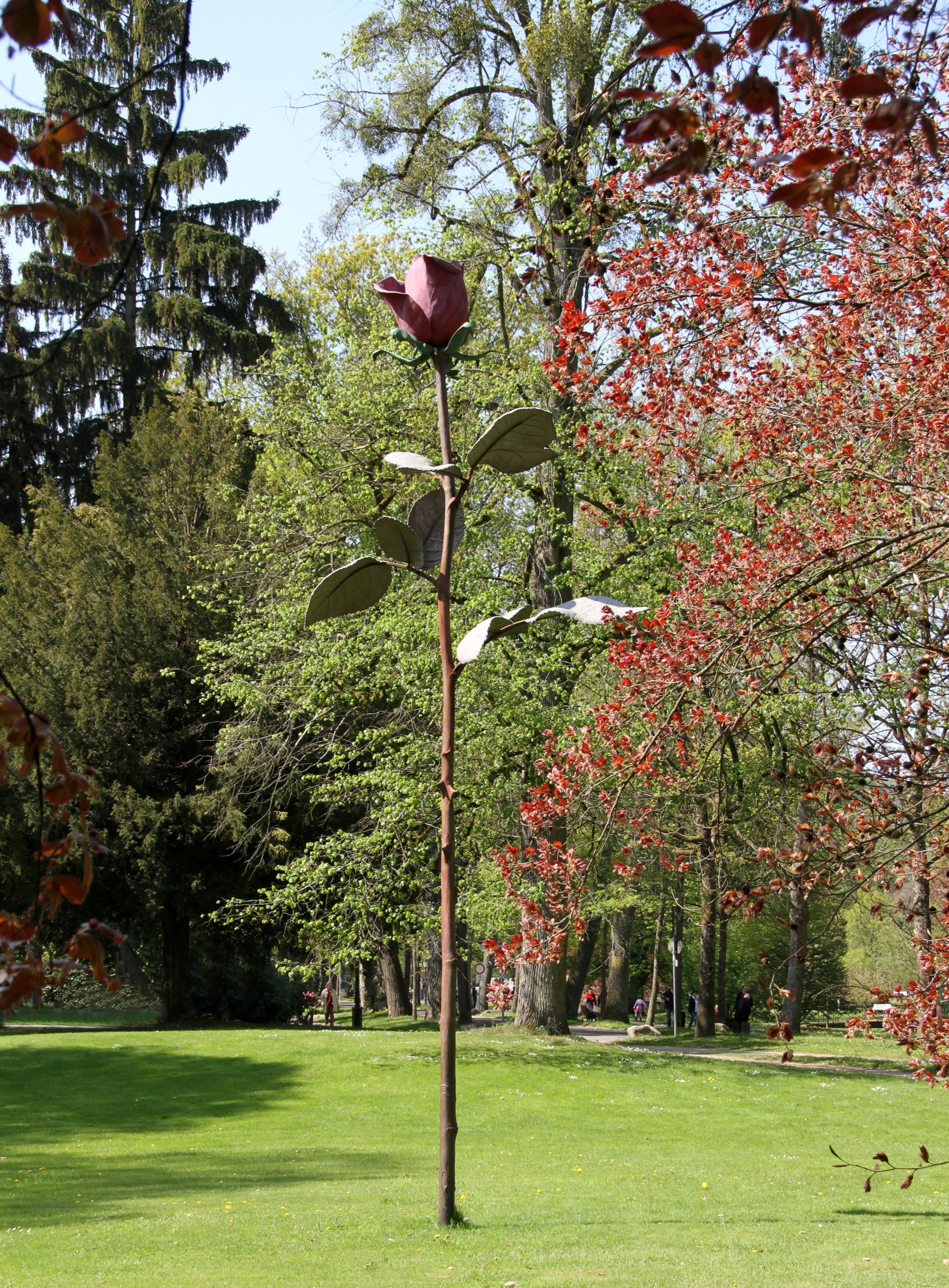 Isa Genzken's Rose, a monumental single rose sculpture standing in a park in Baden-Baden